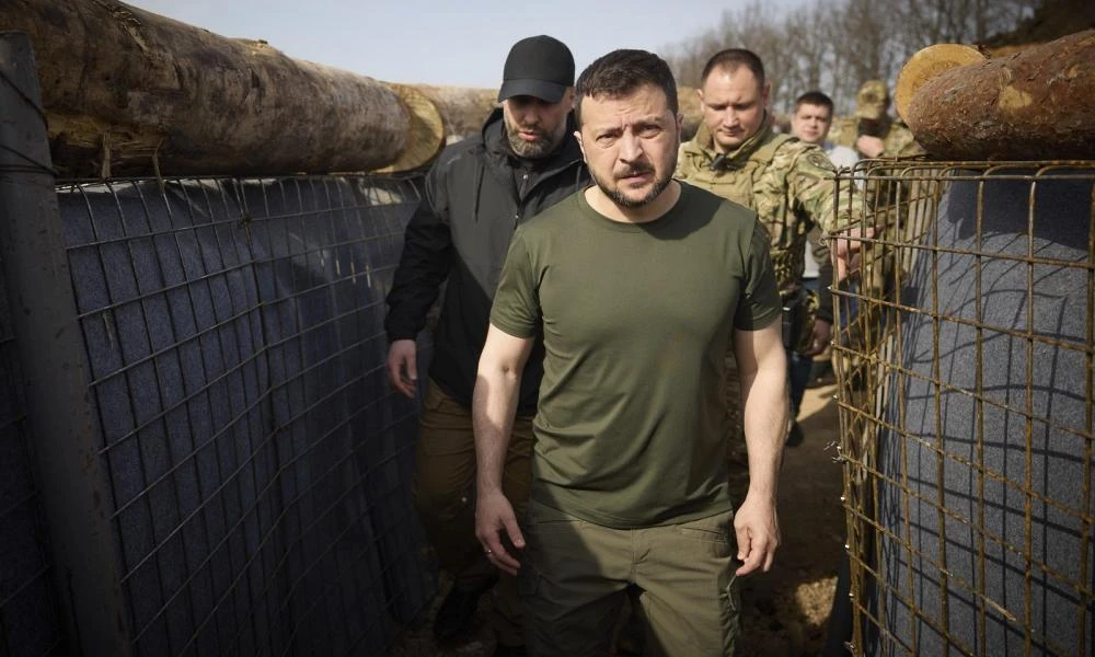 Ζελένσκι: Σκληρές μάχες στο Χάρκοβο - Χιλιάδες άμαχοι εκτοπισμένοι